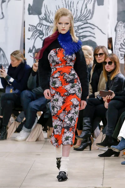 Look 15